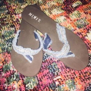 ⬇️ NEW PRICE Denim and rhinestone flip flop